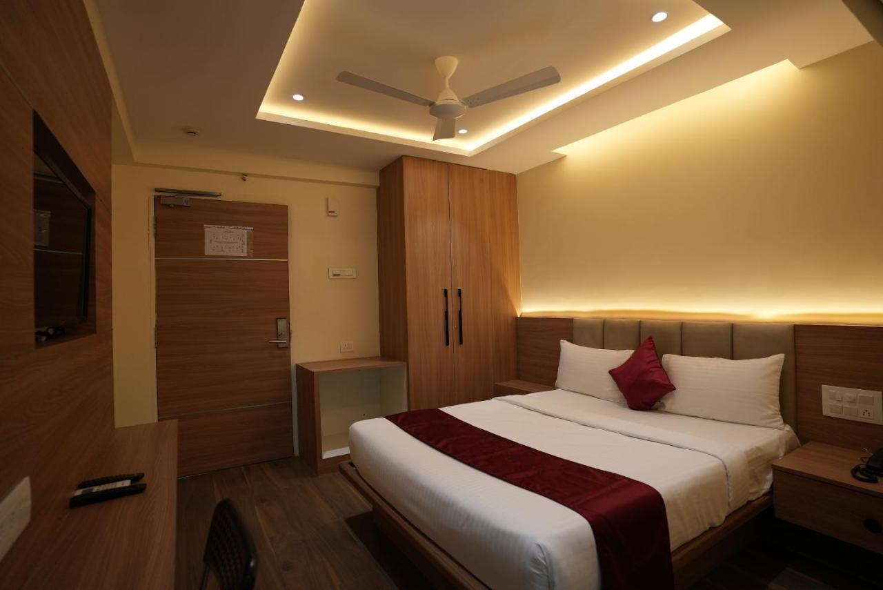 Hotel Sunrise Hospitality Vijayawāda Exterior foto